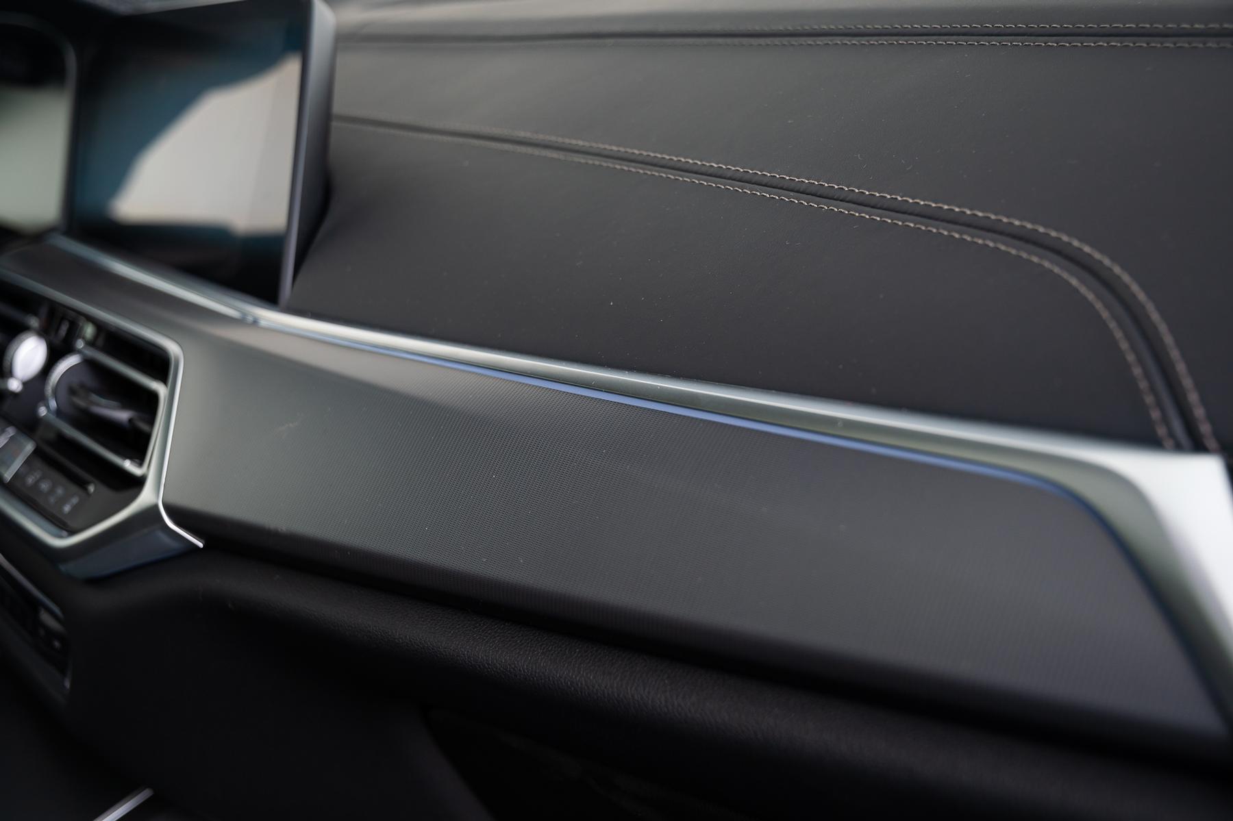 Interieurlijsten Aluminium 'Mesheffect' dunkel.