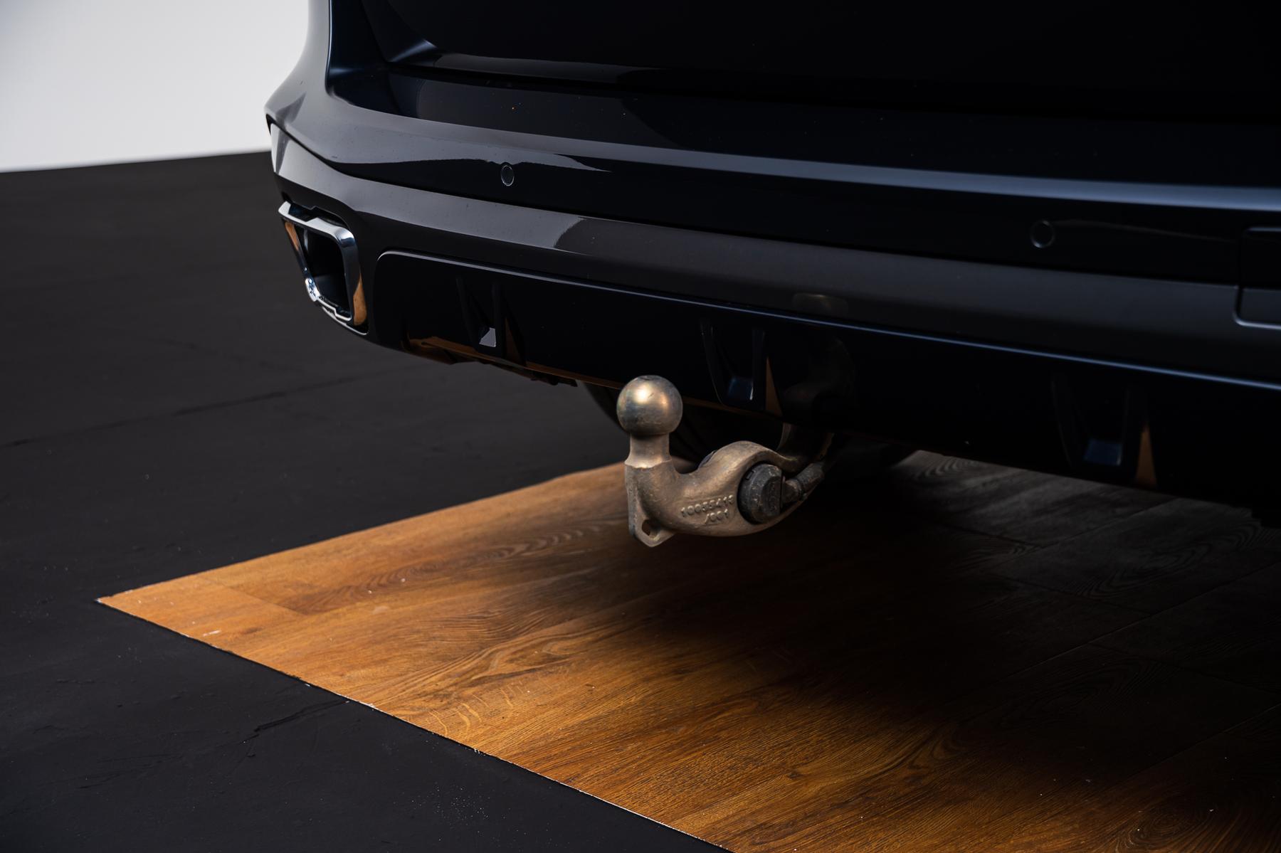 Trekhaak met elektrisch wegklapbare kogel